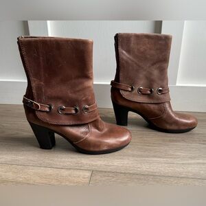 AEROSOLES Distressed Brown Leather Heeled Boots